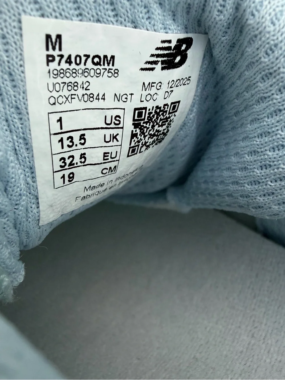 New Balance 740 Girl’s Grade School silver & blue sneakers